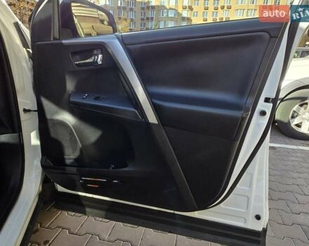 Тойота РАВ 4 2017 в Киеве на Automoto.ua Белый Тойота РАВ 4, объемом двигателя 2.49 л и пробегом 95 тыс. км за 21500 $, фото 37 на Automoto.ua