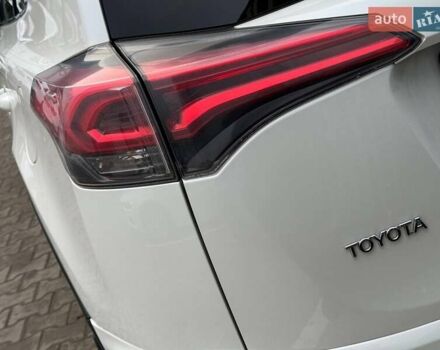 Білий Тойота РАВ 4, об'ємом двигуна 2.23 л та пробігом 192 тис. км за 19300 $, фото 10 на Automoto.ua