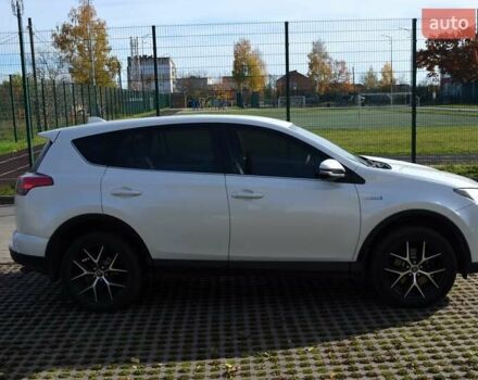 Тойота РАВ 4 2017 в Виннице на Automoto.ua Белый Тойота РАВ 4, объемом двигателя 2.49 л и пробегом 198 тыс. км за 22987 $, фото 18 на Automoto.ua