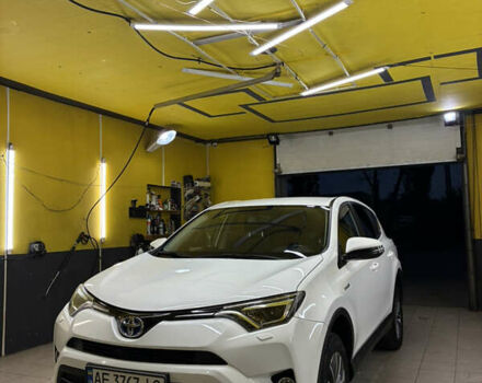 Тойота РАВ 4 2017 в Кривом Роге на Automoto.ua Белый Тойота РАВ 4, объемом двигателя 2.49 л и пробегом 160 тыс. км за 23000 $, фото 2 на Automoto.ua