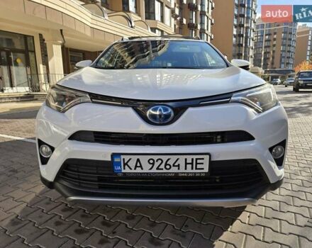 Тойота РАВ 4 2017 в Киеве на Automoto.ua Белый Тойота РАВ 4, объемом двигателя 2.49 л и пробегом 95 тыс. км за 21500 $, фото 1 на Automoto.ua