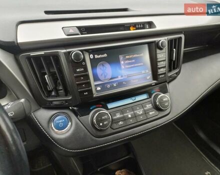 Тойота РАВ 4 2017 в Стрые на Automoto.ua Белый Тойота РАВ 4, объемом двигателя 2.49 л и пробегом 143 тыс. км за 23500 $, фото 18 на Automoto.ua