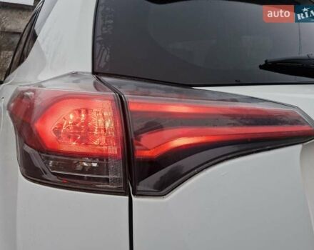 Білий Тойота РАВ 4, об'ємом двигуна 2.5 л та пробігом 126 тис. км за 15799 $, фото 3 на Automoto.ua