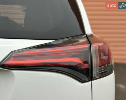 Белый Тойота РАВ 4, объемом двигателя 2.5 л и пробегом 183 тыс. км за 15490 $, фото 18 на Automoto.ua