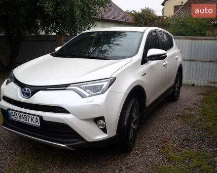 Тойота РАВ 4 2017 в Виннице на Automoto.ua Белый Тойота РАВ 4, объемом двигателя 2.49 л и пробегом 199 тыс. км за 22990 $, фото 2 на Automoto.ua