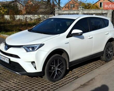 Тойота РАВ 4 2017 в Виннице на Automoto.ua Белый Тойота РАВ 4, объемом двигателя 2.49 л и пробегом 198 тыс. км за 22987 $, фото 2 на Automoto.ua
