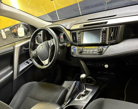 Тойота РАВ 4 2017 в Кривом Роге на Automoto.ua Белый Тойота РАВ 4, объемом двигателя 2.49 л и пробегом 160 тыс. км за 23000 $, фото 18 на Automoto.ua