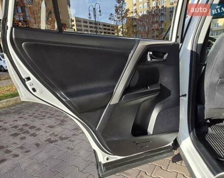 Тойота РАВ 4 2017 в Киеве на Automoto.ua Белый Тойота РАВ 4, объемом двигателя 2.49 л и пробегом 95 тыс. км за 21500 $, фото 20 на Automoto.ua