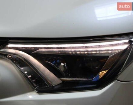 Білий Тойота РАВ 4, об'ємом двигуна 2.49 л та пробігом 72 тис. км за 24000 $, фото 7 на Automoto.ua