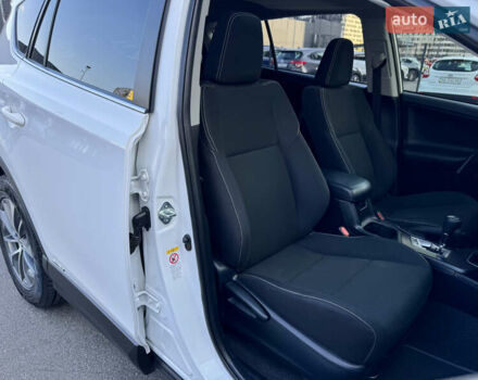 Білий Тойота РАВ 4, об'ємом двигуна 2.49 л та пробігом 121 тис. км за 24500 $, фото 38 на Automoto.ua