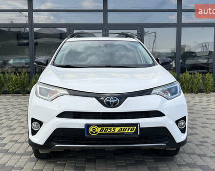 Белый Тойота РАВ 4, объемом двигателя 2.49 л и пробегом 95 тыс. км за 18699 $, фото 1 на Automoto.ua