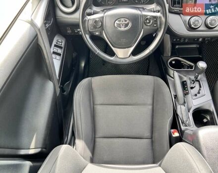 Белый Тойота РАВ 4, объемом двигателя 2 л и пробегом 171 тыс. км за 19999 $, фото 103 на Automoto.ua