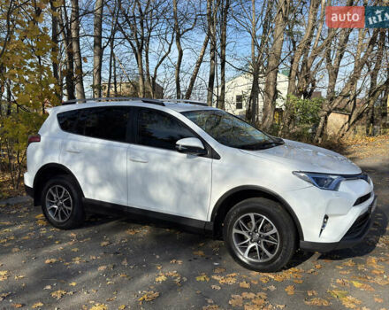 Білий Тойота РАВ 4, об'ємом двигуна 1.99 л та пробігом 196 тис. км за 19700 $, фото 7 на Automoto.ua