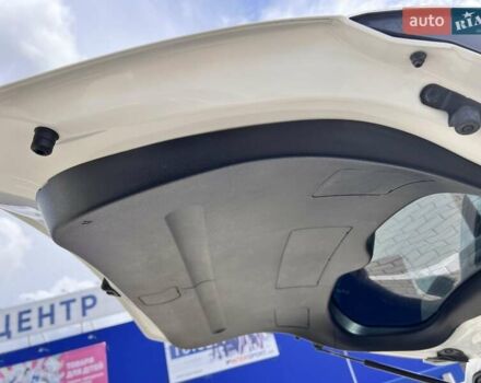 Белый Тойота РАВ 4, объемом двигателя 2 л и пробегом 171 тыс. км за 19999 $, фото 51 на Automoto.ua