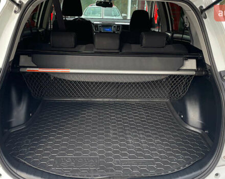 Білий Тойота РАВ 4, об'ємом двигуна 1.99 л та пробігом 158 тис. км за 18878 $, фото 9 на Automoto.ua