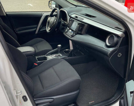 Білий Тойота РАВ 4, об'ємом двигуна 1.99 л та пробігом 158 тис. км за 18878 $, фото 5 на Automoto.ua