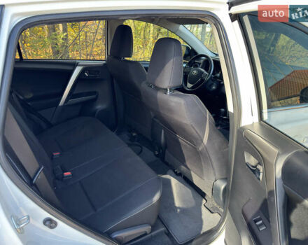 Білий Тойота РАВ 4, об'ємом двигуна 1.99 л та пробігом 196 тис. км за 19700 $, фото 12 на Automoto.ua