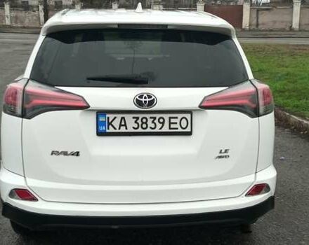 Белый Тойота РАВ 4, объемом двигателя 2.5 л и пробегом 180 тыс. км за 17200 $, фото 1 на Automoto.ua