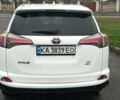 Белый Тойота РАВ 4, объемом двигателя 2.5 л и пробегом 180 тыс. км за 17200 $, фото 1 на Automoto.ua