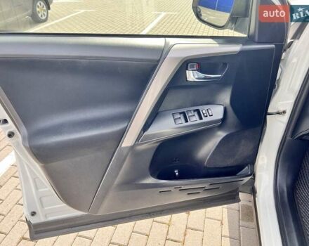 Белый Тойота РАВ 4, объемом двигателя 2 л и пробегом 171 тыс. км за 19999 $, фото 107 на Automoto.ua