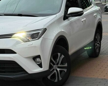 Белый Тойота РАВ 4, объемом двигателя 2 л и пробегом 98 тыс. км за 19500 $, фото 1 на Automoto.ua