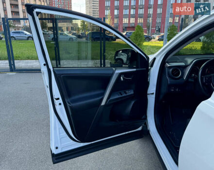 Білий Тойота РАВ 4, об'ємом двигуна 2.49 л та пробігом 121 тис. км за 24500 $, фото 15 на Automoto.ua