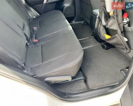 Белый Тойота РАВ 4, объемом двигателя 2 л и пробегом 171 тыс. км за 19999 $, фото 60 на Automoto.ua