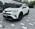 Белый Тойота РАВ 4, объемом двигателя 2 л и пробегом 217 тыс. км за 19775 $, фото 1 на Automoto.ua