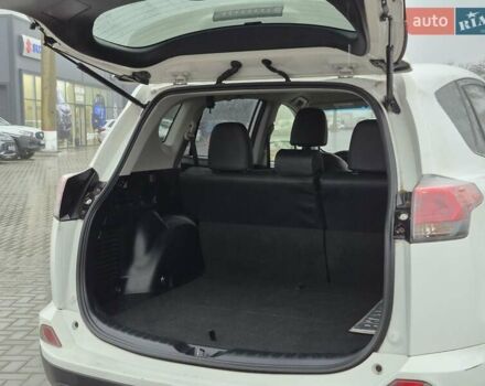 Белый Тойота РАВ 4, объемом двигателя 2.49 л и пробегом 132 тыс. км за 19200 $, фото 4 на Automoto.ua