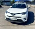 Белый Тойота РАВ 4, объемом двигателя 2 л и пробегом 190 тыс. км за 18000 $, фото 1 на Automoto.ua