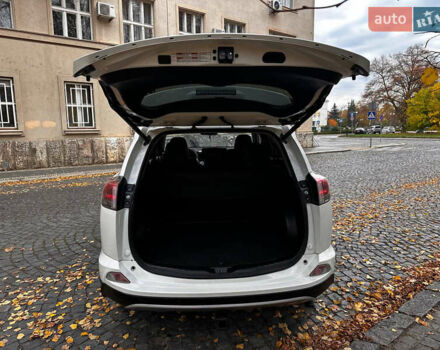 Белый Тойота РАВ 4, объемом двигателя 2.49 л и пробегом 191 тыс. км за 21800 $, фото 8 на Automoto.ua