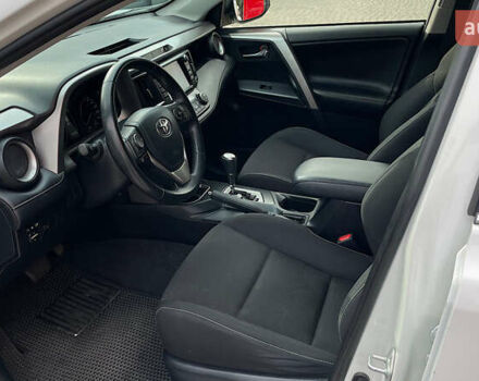 Білий Тойота РАВ 4, об'ємом двигуна 1.99 л та пробігом 158 тис. км за 18878 $, фото 11 на Automoto.ua