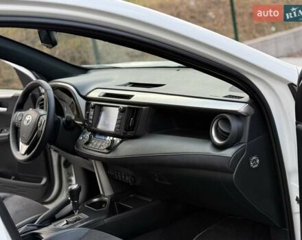 Белый Тойота РАВ 4, объемом двигателя 2.5 л и пробегом 117 тыс. км за 24300 $, фото 39 на Automoto.ua