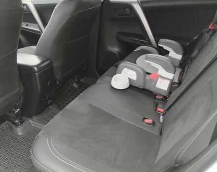 Белый Тойота РАВ 4, объемом двигателя 2.5 л и пробегом 120 тыс. км за 20000 $, фото 5 на Automoto.ua