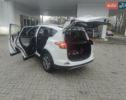 Білий Тойота РАВ 4, об'ємом двигуна 2.49 л та пробігом 90 тис. км за 25300 $, фото 9 на Automoto.ua