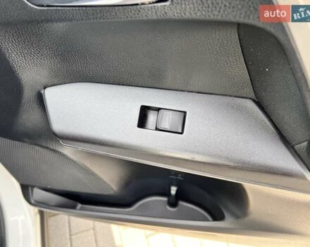 Белый Тойота РАВ 4, объемом двигателя 2 л и пробегом 171 тыс. км за 19999 $, фото 76 на Automoto.ua