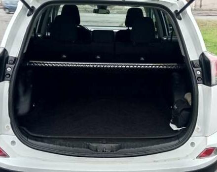 Белый Тойота РАВ 4, объемом двигателя 2.5 л и пробегом 180 тыс. км за 17200 $, фото 4 на Automoto.ua