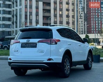 Білий Тойота РАВ 4, об'ємом двигуна 2.49 л та пробігом 121 тис. км за 24500 $, фото 9 на Automoto.ua