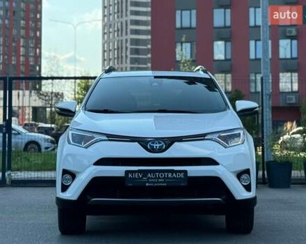 Білий Тойота РАВ 4, об'ємом двигуна 2.49 л та пробігом 121 тис. км за 24500 $, фото 2 на Automoto.ua