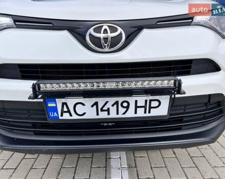 Белый Тойота РАВ 4, объемом двигателя 2 л и пробегом 171 тыс. км за 19999 $, фото 108 на Automoto.ua