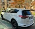 Белый Тойота РАВ 4, объемом двигателя 2.49 л и пробегом 100 тыс. км за 25999 $, фото 1 на Automoto.ua