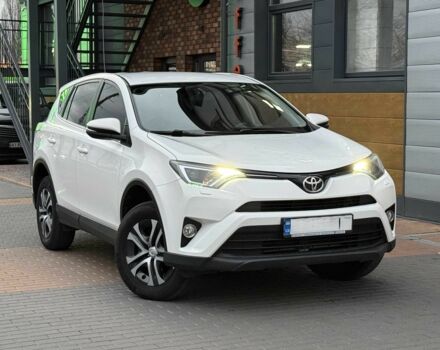 Белый Тойота РАВ 4, объемом двигателя 2 л и пробегом 98 тыс. км за 19500 $, фото 2 на Automoto.ua