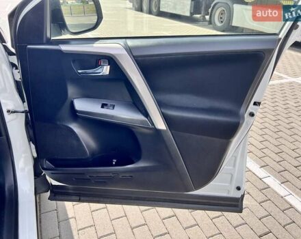 Белый Тойота РАВ 4, объемом двигателя 2 л и пробегом 171 тыс. км за 19999 $, фото 77 на Automoto.ua