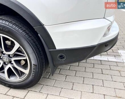 Белый Тойота РАВ 4, объемом двигателя 2 л и пробегом 171 тыс. км за 19999 $, фото 110 на Automoto.ua