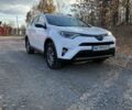 Белый Тойота РАВ 4, объемом двигателя 2.5 л и пробегом 150 тыс. км за 22500 $, фото 1 на Automoto.ua
