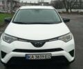 Белый Тойота РАВ 4, объемом двигателя 2.5 л и пробегом 180 тыс. км за 17200 $, фото 1 на Automoto.ua