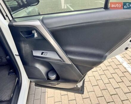 Белый Тойота РАВ 4, объемом двигателя 2 л и пробегом 171 тыс. км за 19999 $, фото 61 на Automoto.ua