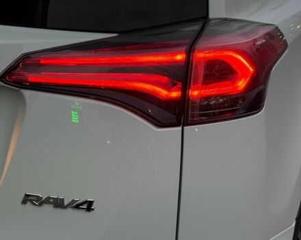 Белый Тойота РАВ 4, объемом двигателя 2 л и пробегом 98 тыс. км за 19500 $, фото 7 на Automoto.ua