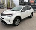 Белый Тойота РАВ 4, объемом двигателя 2.49 л и пробегом 154 тыс. км за 23800 $, фото 1 на Automoto.ua