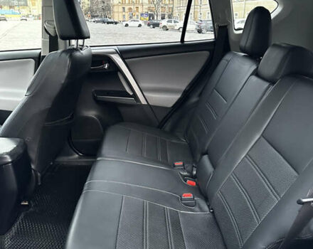 Білий Тойота РАВ 4, об'ємом двигуна 2.49 л та пробігом 163 тис. км за 18000 $, фото 30 на Automoto.ua